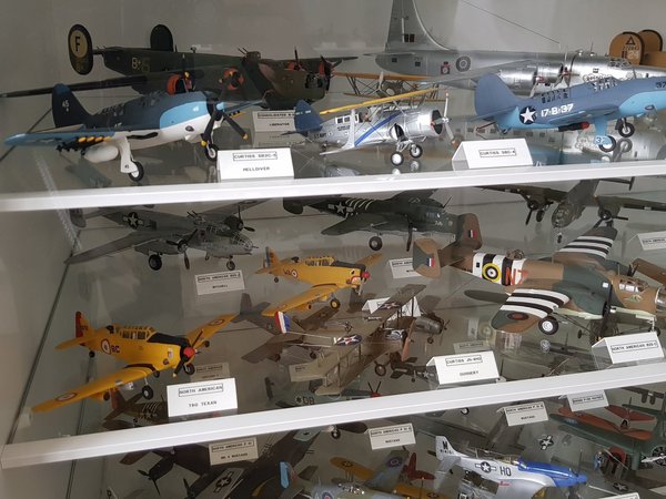Quelles précautions prendre pour déménager une collection de maquettes d'avions ?