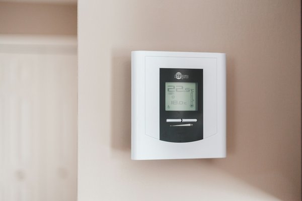 Quelle technologie de thermostat intelligent est la plus compatible avec un chauffage au gaz?