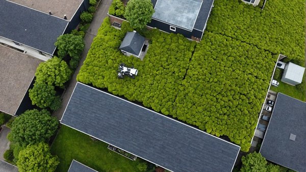 Démoussage toiture et nettoyage de façade en toute sérénité par drone